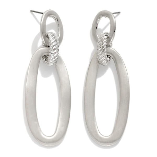 Chain Linked Metal Tone Geometric Shape Drop Earring with Ribbed Detail 

- Approximately 2" L 