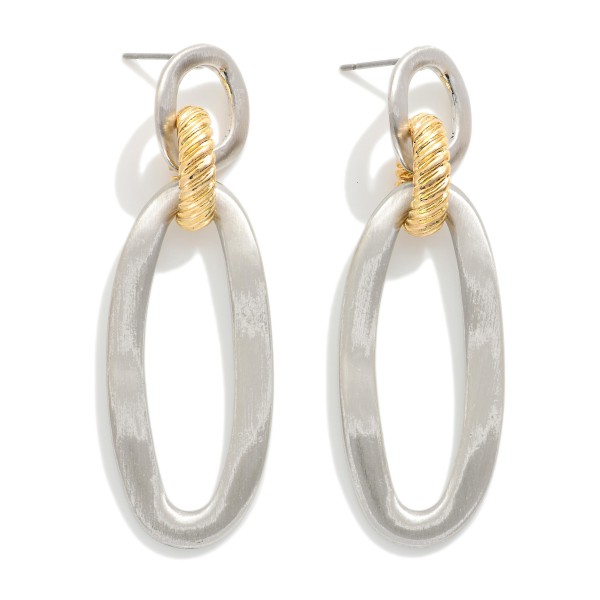 Chain Linked Metal Tone Geometric Shape Drop Earring with Ribbed Detail 

- Approximately 2" L 