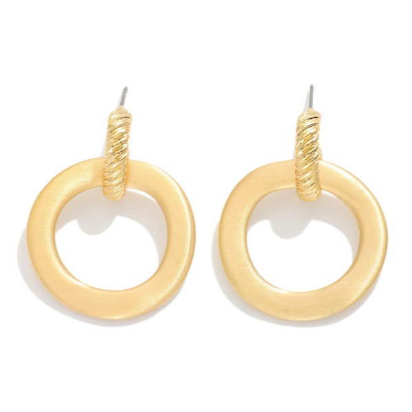 Linked Ribbed Metal & Flat Circle Post Drop Earrings 

- Approximately 1.5" L