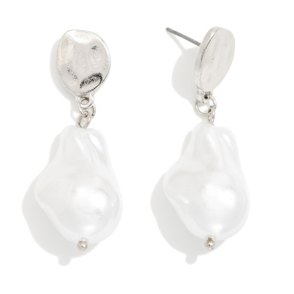 Linked Hammered Metal And Pearl Post Drop Earrings

- Approximately 1.5" L