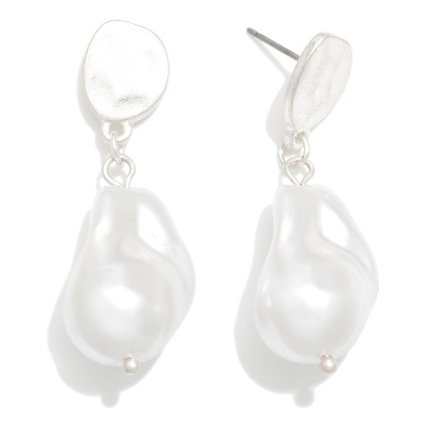 Linked Hammered Metal And Pearl Post Drop Earrings

- Approximately 1.5" L