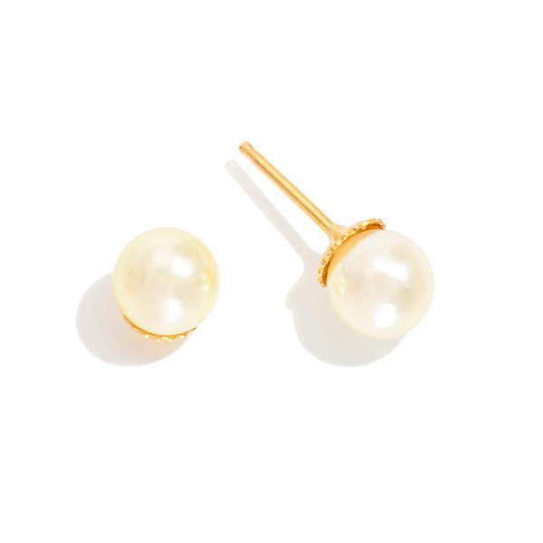 Pearl Stud Earrings 

- Gold Filled 
- Approximately .25" L
