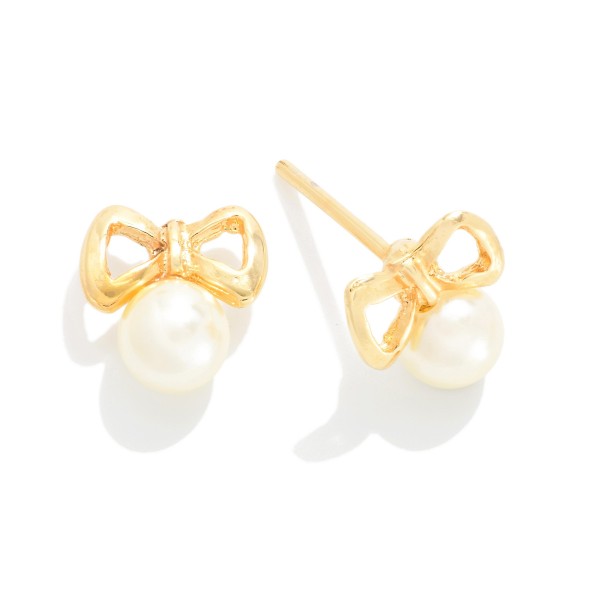 Metal Tone Pearl & Bow Stud Earrings 

- Gold Filled 
- Approximately .25" L