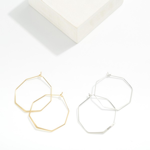 Metal Tone Wire Hexagon Hoop Earrings 

- Approximately 1.5" D