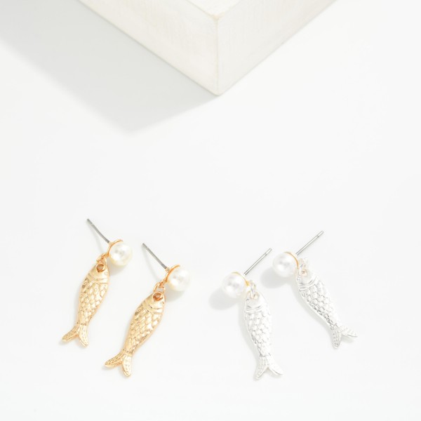 Pearl & Metal Tone Fish Post Drop Earrings 

- Gold Dipped 
- Approximately 1.25" L