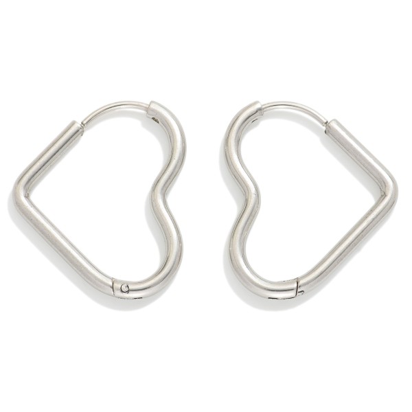 Metal Tone Heart Hoop Earrings 

- Stainless Steel 
- Tarnish Resistant 
- Approximately .75" D