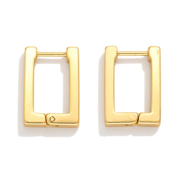 Metal Tone Square Hoop Earrings 

- Stainless Steel 
- Tarnish Resistant 
- Approximately .5" D