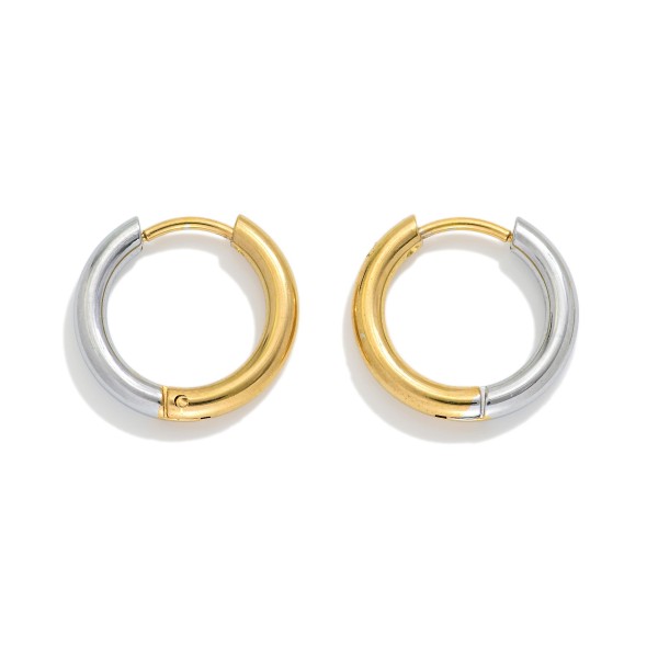Two Tone Hoop Earrings 

- Stainless Steel 
- Tarnish Resistant 
- Approximately .75" D