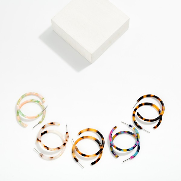 Marbled Acetate Hoop Earrings 

- Approximately 1.5" D