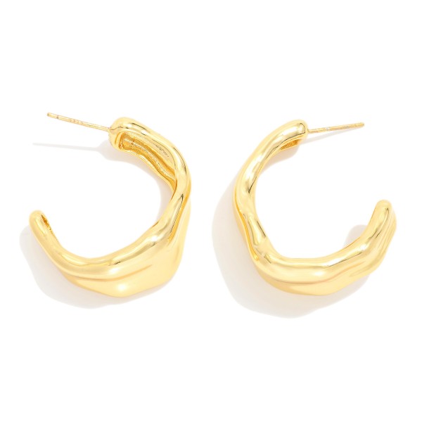 Wavy Metal Tone Hoop Earrings 

- Gold Dipped
- Approximately 1" D