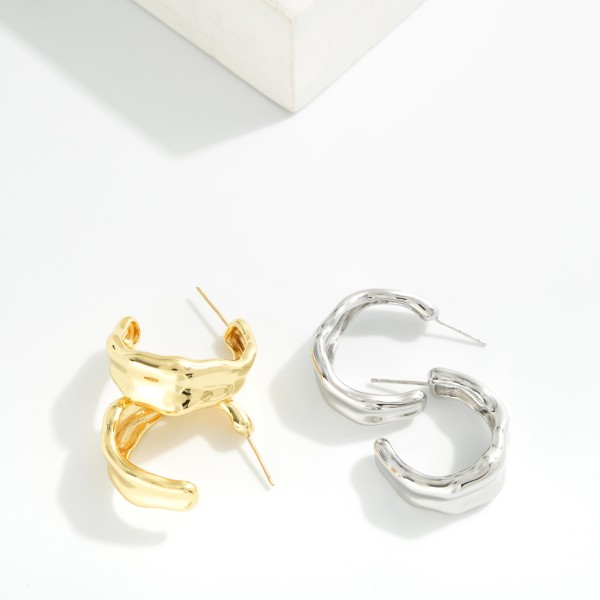 Wavy Metal Tone Hoop Earrings 

- Gold Dipped
- Approximately 1" D