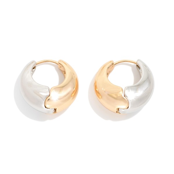 Tapered Two Tone Metal Hinged Hoops

- Gold Dipped 
- Approximately .5" D
