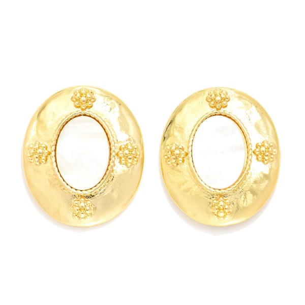 Gold Tone Oval Featuring Pearlescent Center And Gold Tone Cluster Design 

- Approximately 1" L 