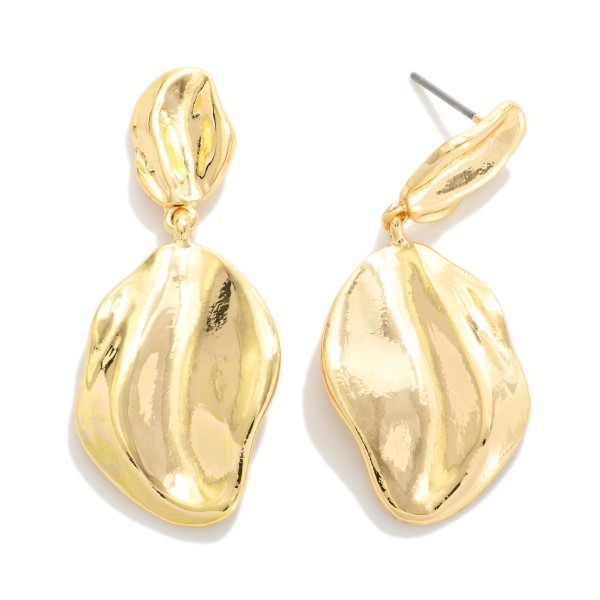 Linked Wavy Metal Oval Post Drop Earrings 

- Approximately 1.5" L