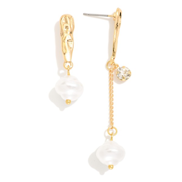 Mismatched Hammered Metal & Ringed Pearl Post Drop Earrings 

- Approximately 1"- 1.5" L