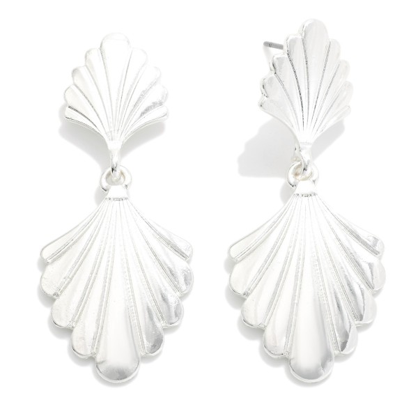 Linked Metal Tone Ribbed Fan Shaped Post Drop Earrings 

- Approximately 2" L 