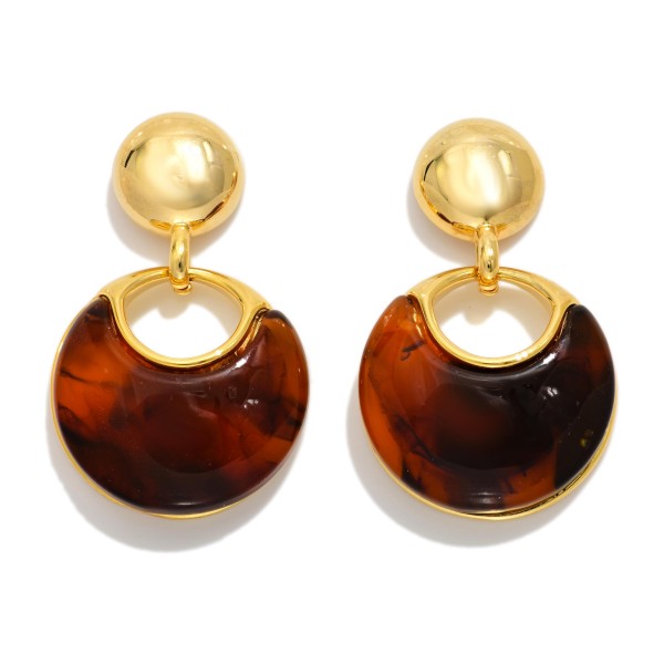 Metal Tone Link Circle Drop Earring Featuring Circular Marble Stone  

- Approximately 1.5" D 
- Gold Dipped
- Brass Base 
- Hypoallergenic