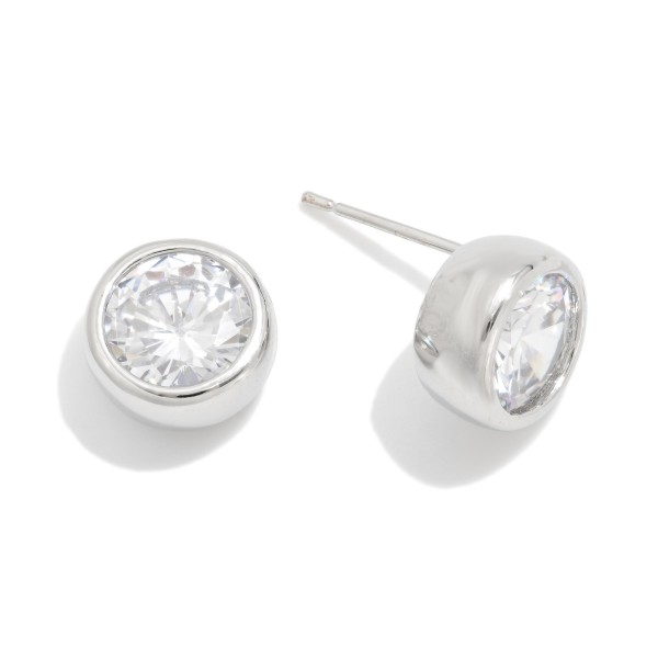 Metal Tone Stud Earring Featuring Crystal Rhinestone 

- Approximately .5" D 
- Gold Dipped
- Brass Base 
- Hypoallergenic