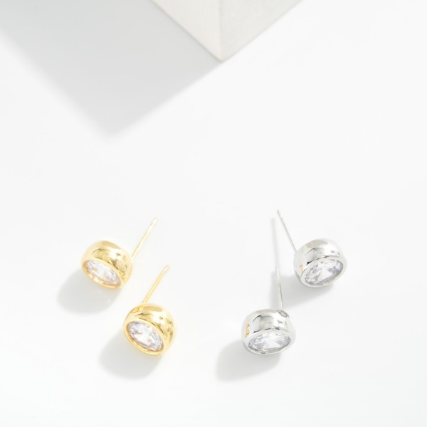 Metal Tone Stud Earring Featuring Crystal Rhinestone 

- Approximately .5" D 
- Gold Dipped
- Brass Base 
- Hypoallergenic