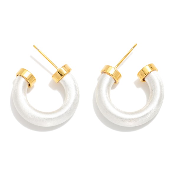 Two Tone Metal Hoop Drop Earrings 

- Approximately .75" D 
- Gold Dipped
- Brass Base 
- Hypoallergenic