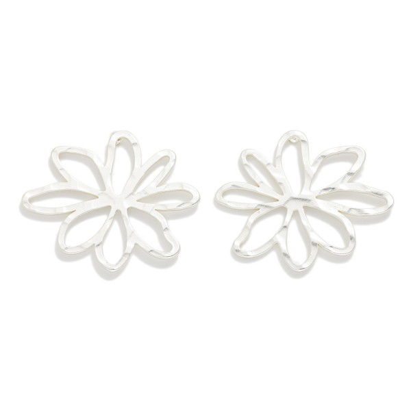 Metal Tone Flower Stud Earrings 

- Approximately .75" L