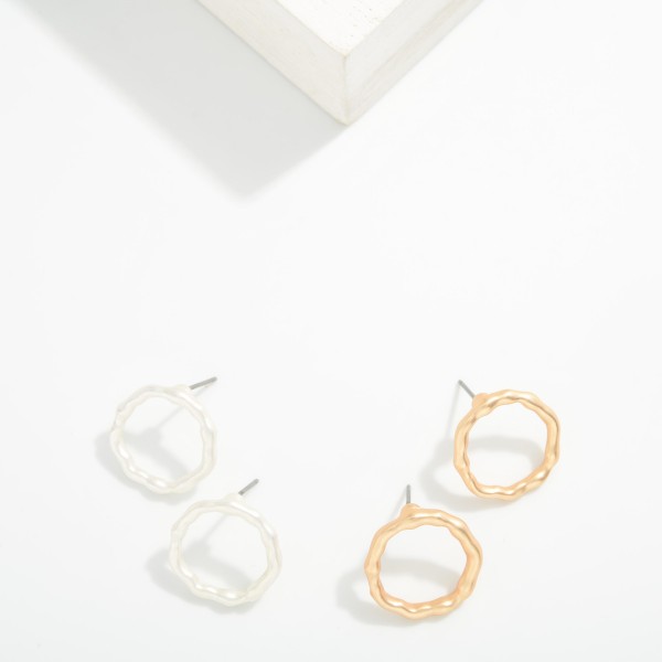 Wavy Metal Tone Circle Post Drop Earring 

- Approximately .50" L 