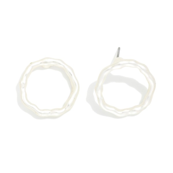 Wavy Metal Tone Circle Post Drop Earring 

- Approximately .50" L 