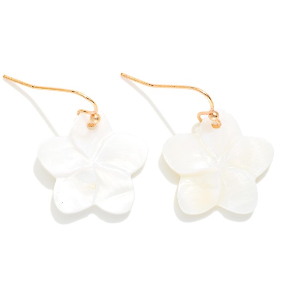 Pearl Flower Drop Earring 

- Approximately 1" L 