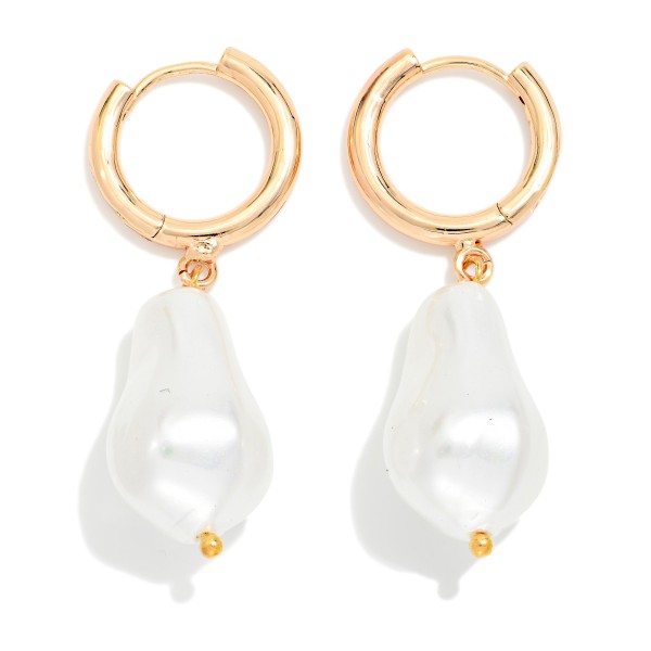 Metal Tone Huggie Hoop Drop Earring With Pearl Dangle Detail

- Approximately 2" L 
