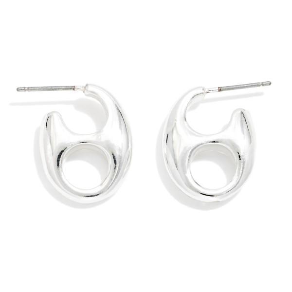 Metal Tone Pig Nose Link Post Drop Earrings 

- Approximately .75" L