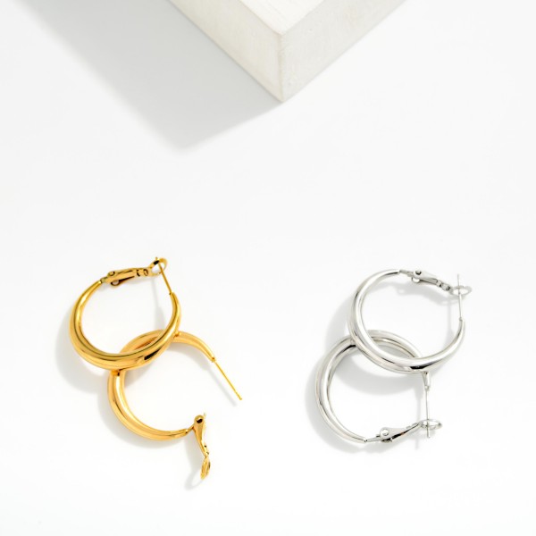 Tapered Metal Hoop Earrings 

- Stainless Steel 
- Approximately .75" D