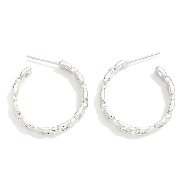 Chain Link Hoop Earrings 

- Gold Dipped
- Approximately 1" D