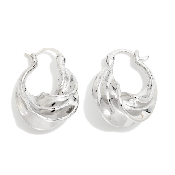 Twisted Metal Hoop Earrings 

- Gold Dipped
- Approximately 1" L