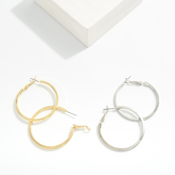 Metal Hoop Drop Earrings 

- Approximately 1.5" L 