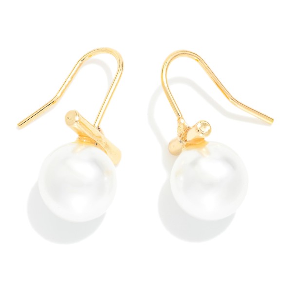 Metal Tone Bar With Pearl Ball Drop Earring 

- Approximately 1" L 
