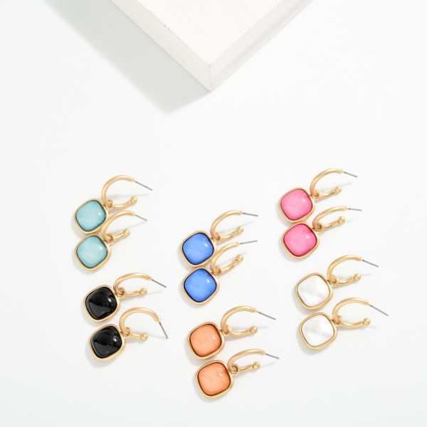 Linked Metal Tone Hoop Earring With Square Glitter Acetate Drop Detail

- Approximately 1.05" L  