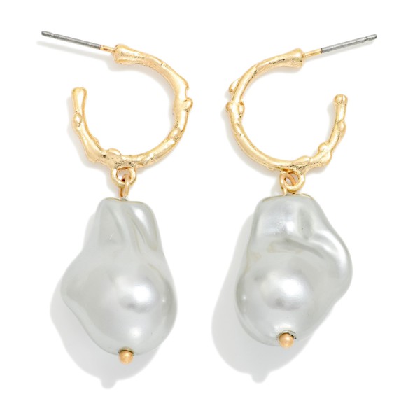 Metal Tone Hoop Earring Featuring Pearl Dangle Detail 

- Approximately 2" L 