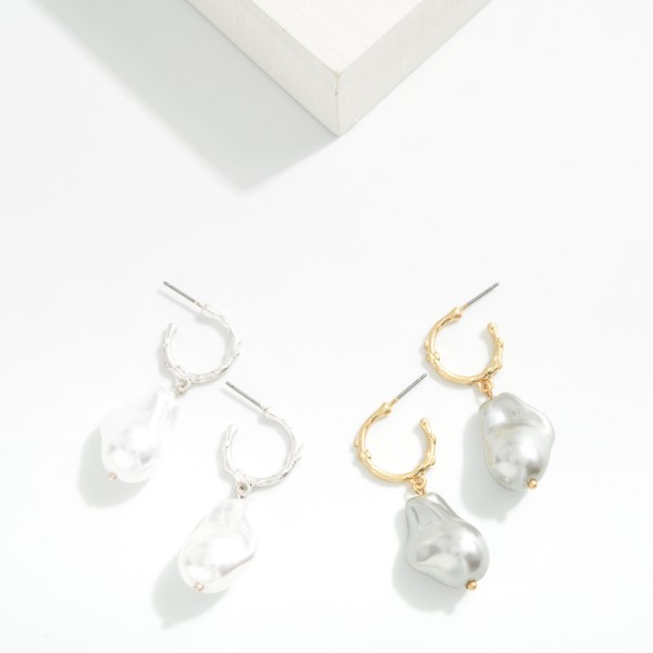 Metal Tone Hoop Earring Featuring Pearl Dangle Detail 

- Approximately 2" L 