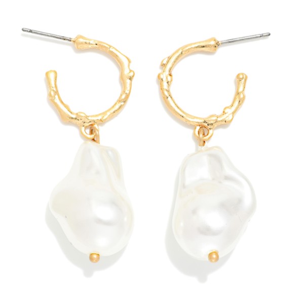 Metal Tone Hoop Earring Featuring Pearl Dangle Detail 

- Approximately 2" L 