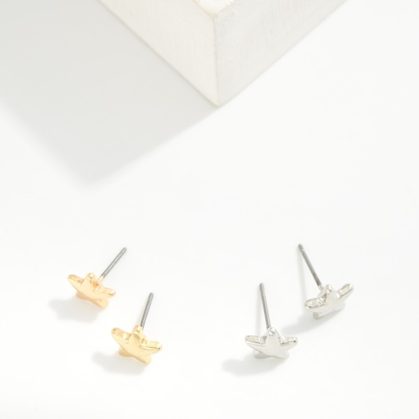 Metal Tone Star Stud Earrings 

- Approximately .25" L