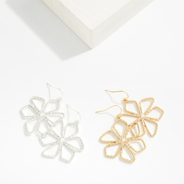Ribbed Metal Tone Flowers Drop Earrings 

- Approximately 1.5" L
