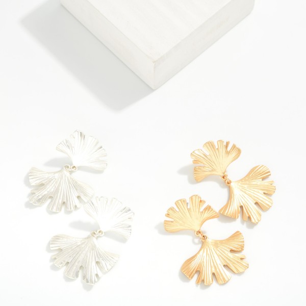 Linked Metal Tone Gingko Leaves Drop Earrings 

- Approximately 1.75" L 
