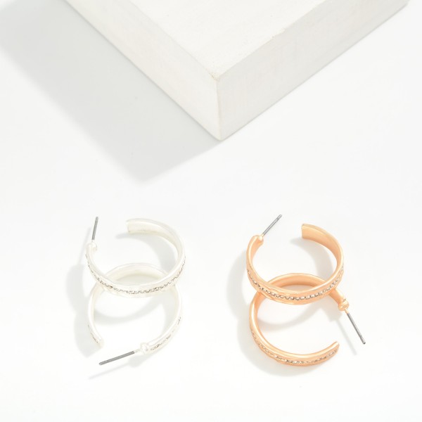 Hammered Metal Hoops With Rhinestone Line Accent 

- Approximately 1" D