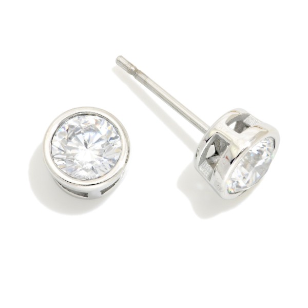 Circle Rhinestone With Metal Tone Border Stud Earrings 

- Stainless Steel 
- Water Resistant 
- Approximately .25" D
