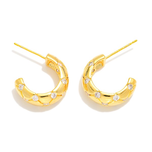Quilted Cubic Zirconia Open Hoop Earrings featuring a puffy C hoop etched with a crisscross quilted pattern and studded with sparkling stones at each intersection. The tapered shape and polished finish give a luxe, textured look that dresses up denim or pairs with evening wear. A great gift for birthdays, holidays, and anyone who loves elevated everyday hoops. Quilted textures are trending, and this style delivers designer energy at an easy boutique price.