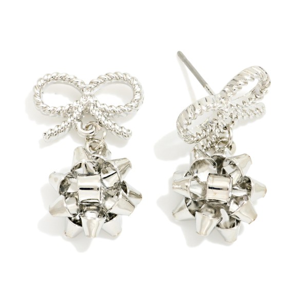 Christmas Gift Bow Drop Earrings featuring a textured rope bow post with a festive present style bow dangling below. Lightweight construction keeps them comfortable through holiday parties, school programs, and family gatherings. A playful pick for teachers, ugly sweater nights, and gift exchanges. Seasonal earrings like these sell through quickly from November into December, so they are a smart early stock up.