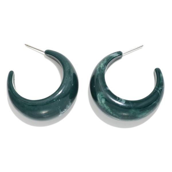 Chunky Marbled Resin Hoop Earrings with a thick, sculpted C shape and glossy swirled finish. Lightweight acetate keeps them comfortable despite their bold size. Perfect for fall outfits, sweater weather, and casual weekends. Statement resin hoops sell steadily in every season and make an easy add on for any boutique.