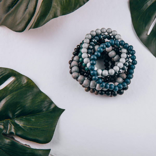 Wood Beaded Stackable Stretch Bracelet Set Featuring Acrylic & Faceted Beads.

- 5pcs per set
- Approximately 3" in diameter
- Fits up to a 7" wrist