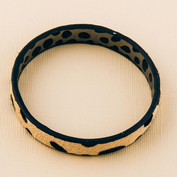 Genuine leather double sided leopard print cowhide bangle bracelet.

- Approximately 3" in diameter
- Fits up to a 6" wrist