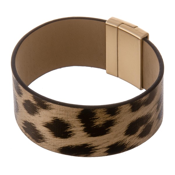Faux leather leopard print magnetic bracelet.

- Magnetic closure
- Approximately 3" in diameter
- Fits up to a 6" wrist
- Approximately 1" wide